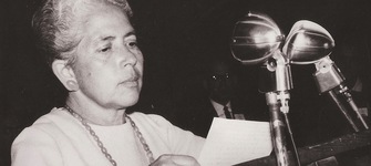 Anónimo. Homenaje a Nerhu. India. 1964. Archivo Mujeres y Géneros.