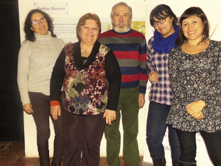 Equipo Museo Histórico de Yerbas Buenas reunidos junto a la relatora, Paulina Barrenechea.