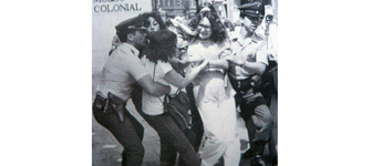 Julieta Kirkwood es detenida, 1984. Archivo Eliana Largo