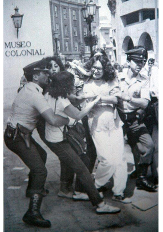 Julieta Kirkwood es detenida, 1984. Archivo Eliana Largo